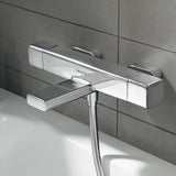 Mitigeur de bain Hansgrohe chromé, robinet mural, design moderne, couleur argentée.