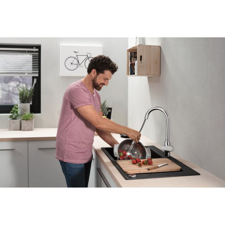Mitigeur chromé Grohe, robinet de cuisine, couleur argent, design moderne.