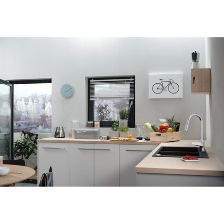 Mitigeur cuisine Grohe, robinet chrome, sur évier, ambiance moderne et lumineuse