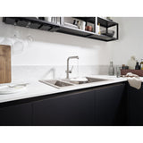 Évier de cuisine Franke, inox, double bac couleur gris avec robinet chromé moderne.