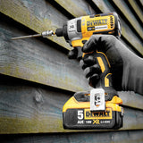 Perceuse-visseuse sans fil DeWalt jaune et noire, utilisée, type outil électroportatif