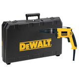 Vissageuse filaire DeWALT jaune et noire avec coffret de transport noir.