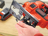 Scie sauteuse Black+Decker orange et noire, outil électroportatif de bricolage.