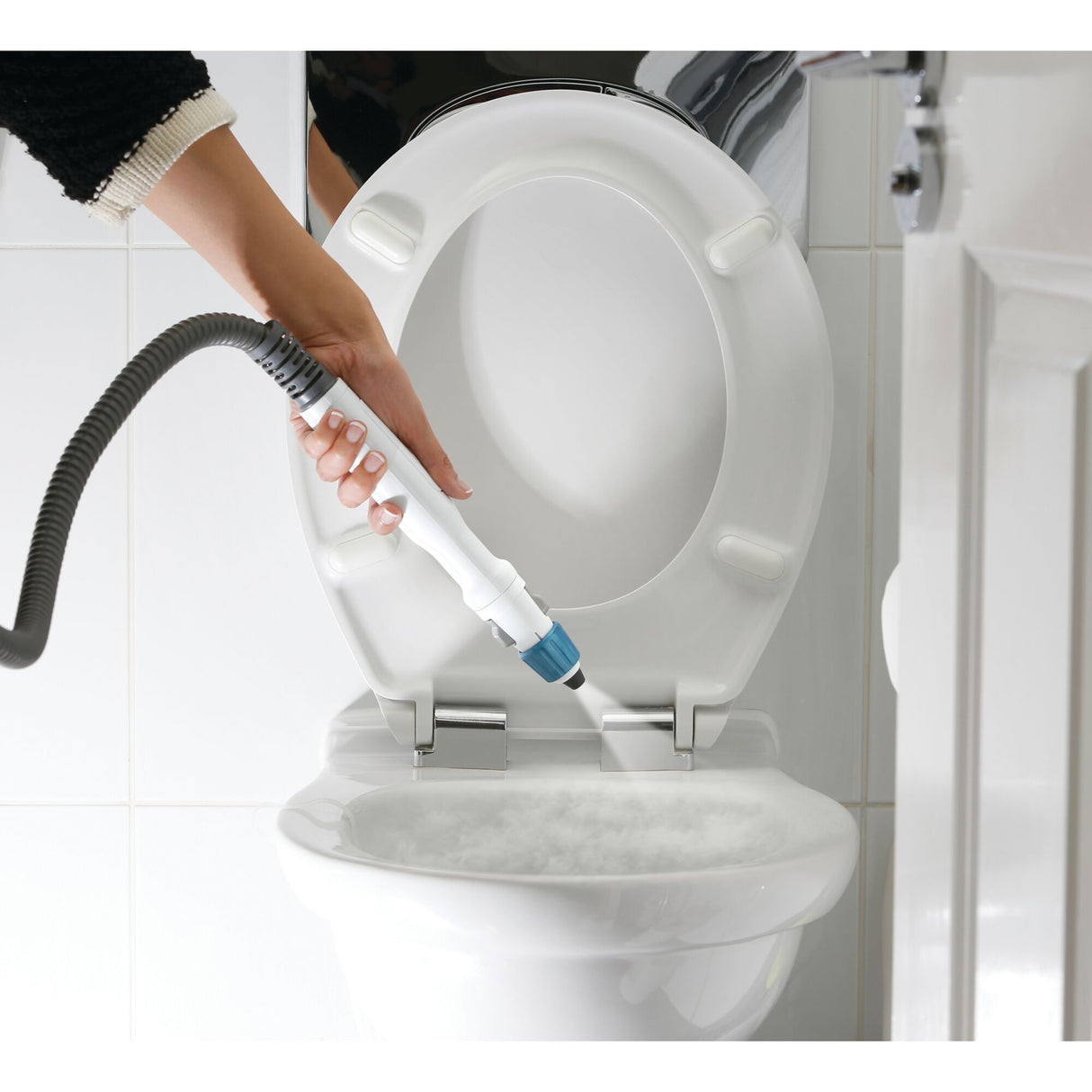 Nettoyeur vapeur blanc et bleu Polti pour toilettes, désinfection efficace, couleur blanche