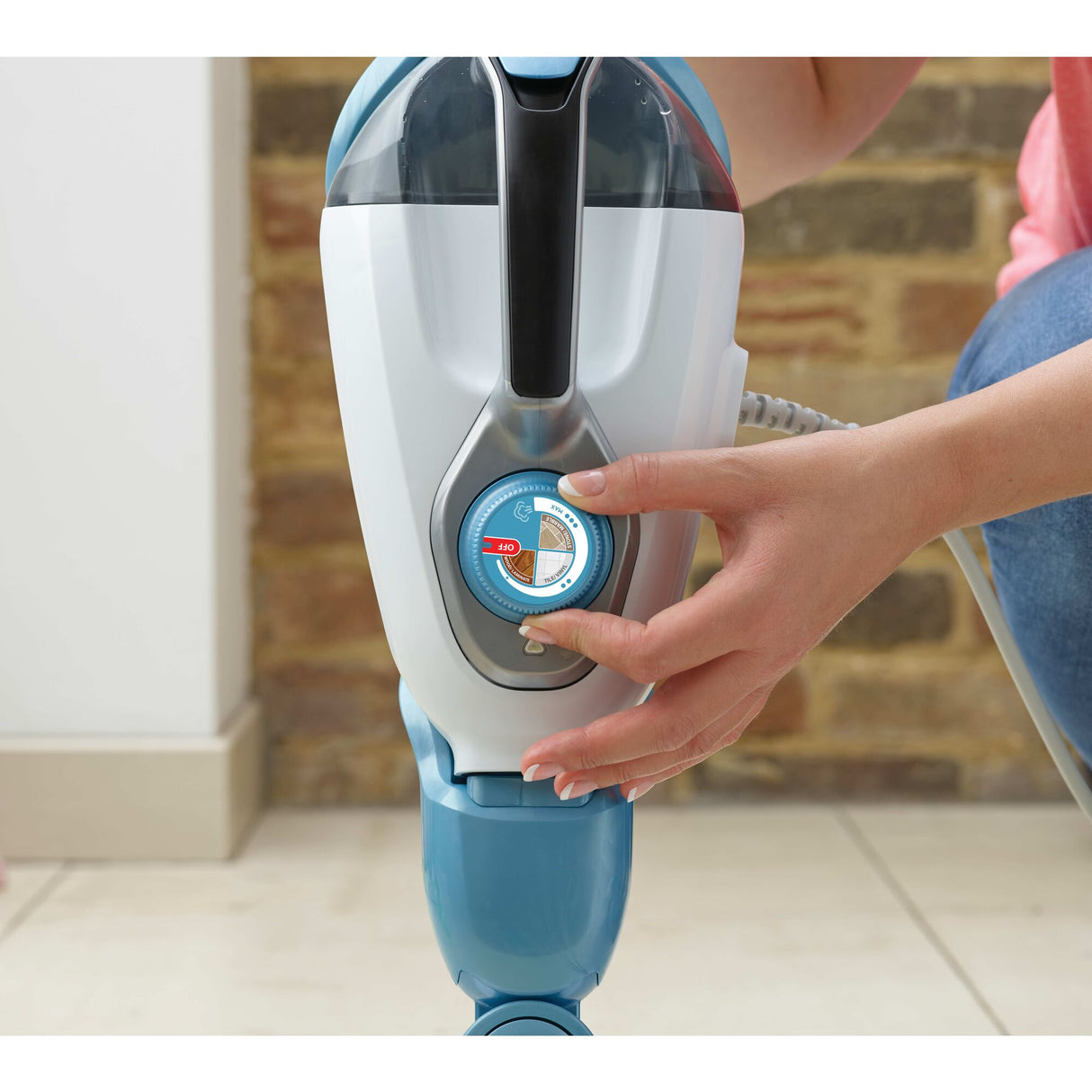 Nettoyeur vapeur Black+Decker, type balai, couleur bleu et blanc, réglage manuel
