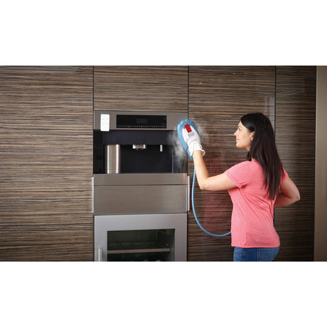 Balai vapeur Polti, nettoyeur vapeur bleu et blanc, utilisé pour nettoyer l'électroménager.