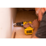 Perceuse jaune Stanley, outil électroportatif, en usage, couleur jaune