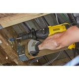 Perforateur électrique jaune Stanley FATMAX utilisé pour percer du bois, outil électroportatif.