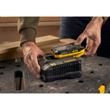 Chargeur de batterie Stanley, type outillage électroportatif, couleur noire et jaune