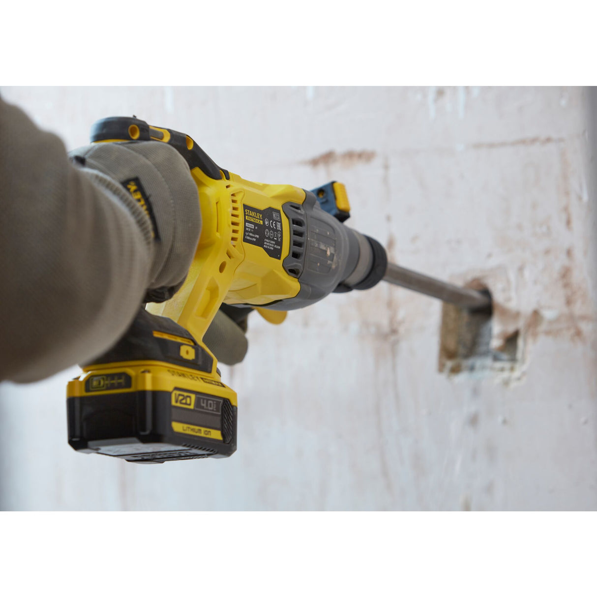 Perforateur burineur jaune Stanley, outil électroportatif utilisé pour percer un mur