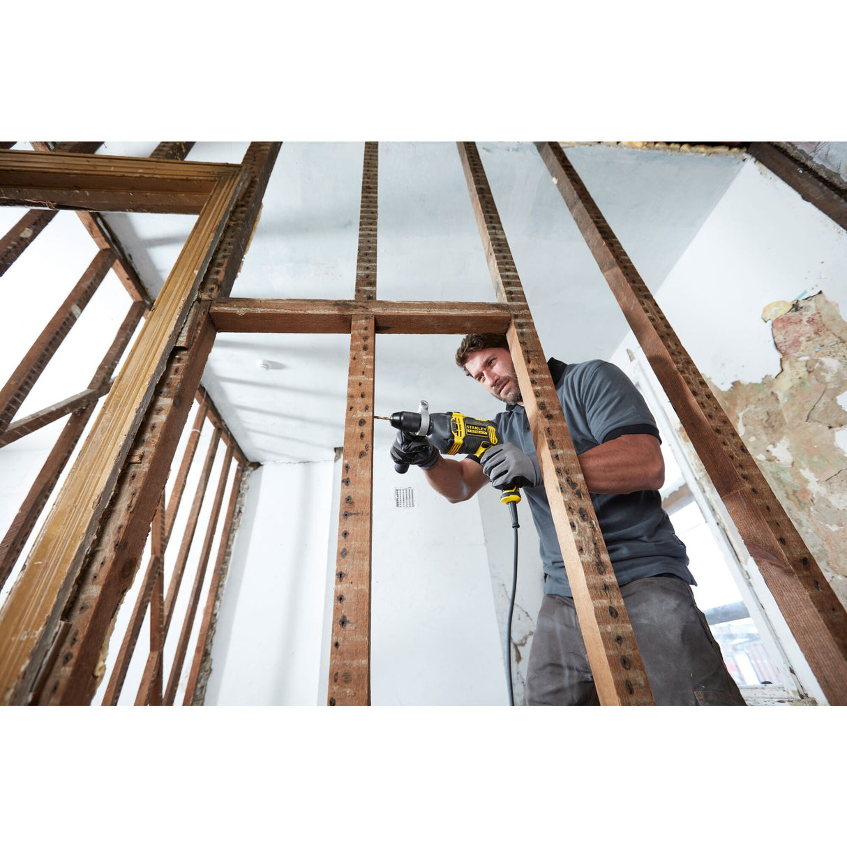 Perceuse visseuse DeWalt, outil électroportatif jaune utilisé pour la construction