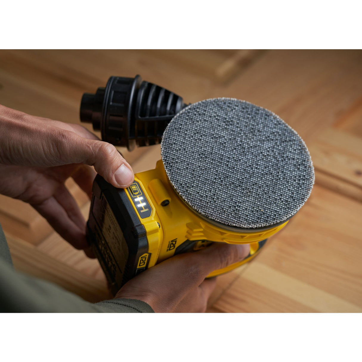 Ponceuse jaune DeWalt, outil électroportatif, disque gris