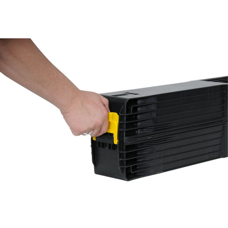 Caniveau de drainage ACO, plastique noir avec poignée jaune, type sanitaire