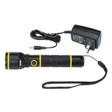 Lampe torche Stanley noire et jaune, avec chargeur, type lampe à main.