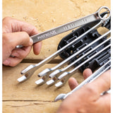 Clé mixte argentée Fatmax, outil de bricolage sur support noir.