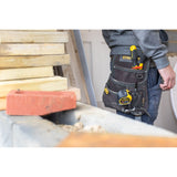 Ceinture porte-outils Stanley noire, portee à la taille, avec outils de bricolage.