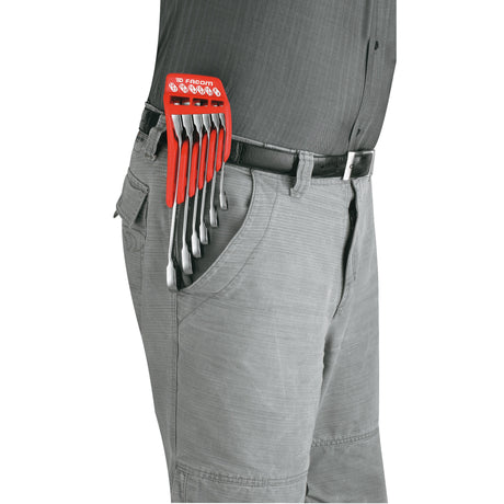 Jeu de clés mixtes Facom, outillage argenté et rouge, porté à la ceinture, couleur grise