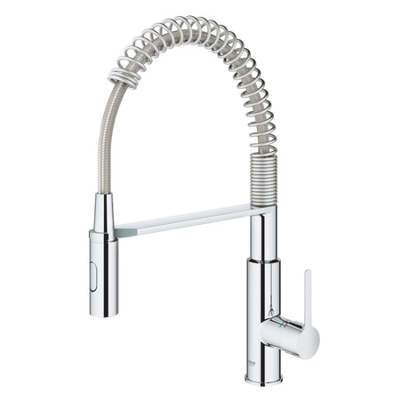 Mitigeur cuisine Grohe chromé avec douchette flexible et ressort apparent.