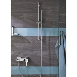 Douche Grohe, colonne et mitigeur chromés, couleur argent, design moderne