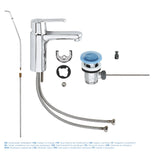 Mitigeur lavabo chromé Grohe avec accessoires de montage, couleur argentée.