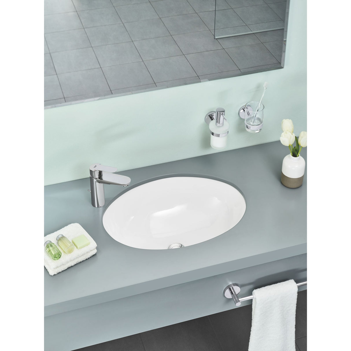 Mitigeur lavabo Grohe chromé, robinet de salle de bain couleur argent, design moderne