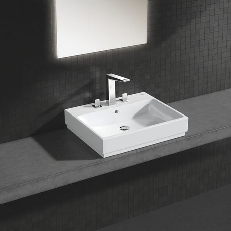 Lavabo blanc Grohe rectangulaire avec robinet chromé, salle de bain moderne