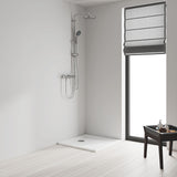 Colonne de douche Grohe, type robinetterie, couleur chrome, installée dans une salle de bain moderne.