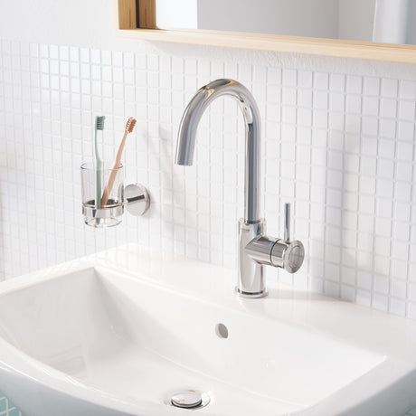 Mitigeur Grohe en chrome, robinet de lavabo moderne, couleur argentée.