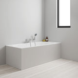 Baignoire blanche Grohe, rectangulaire, salle de bain moderne, couleur blanche.