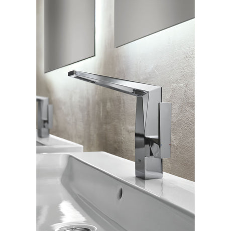 Mitigeur de lavabo Grohe chromé design moderne, robinetterie salle de bain argentée