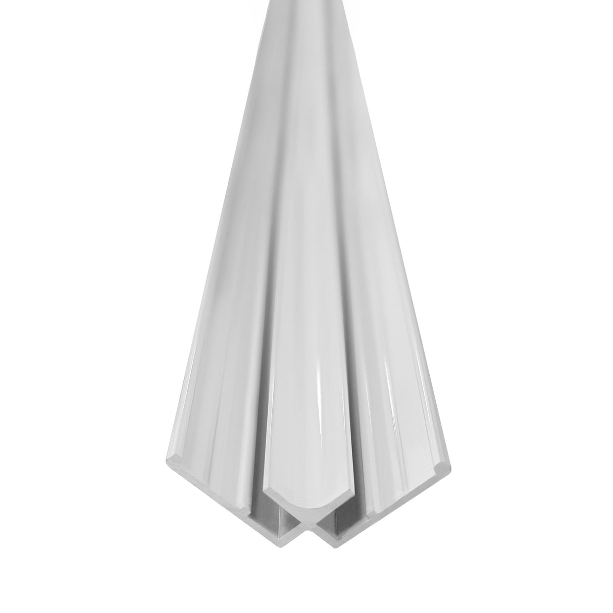 Profilé d’angle PVC blanc, marque Wirquin, accessoire plomberie, vue sur fond blanc