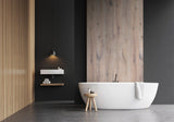Panneau mural VIPANEL, type bois chêne, couleur mat perle dans une salle de bain moderne.