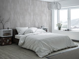 Panneau mural VIPANEL, type décoratif, couleur béton gris, posé dans une chambre moderne.