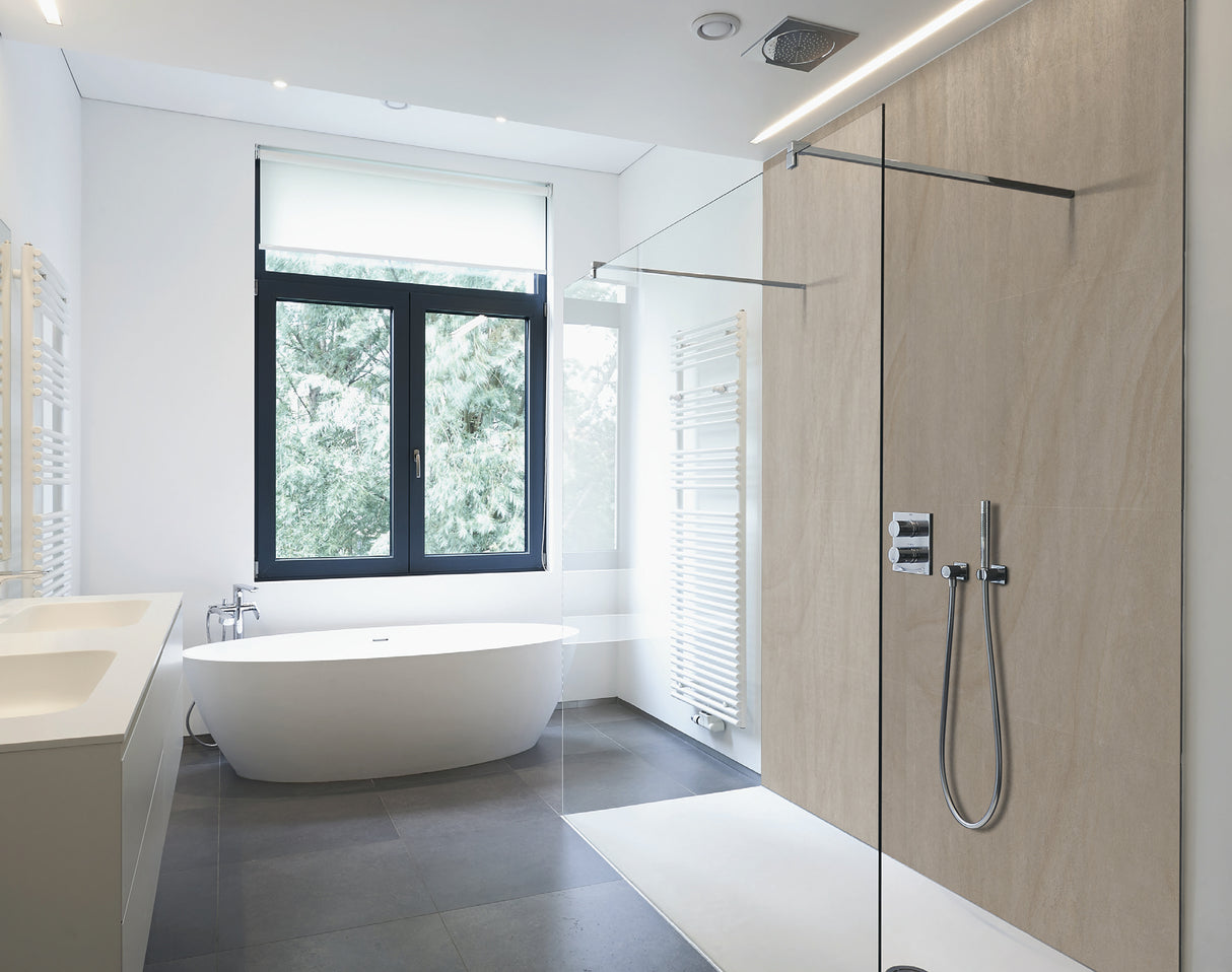 Douche VIPANEL, panneau mural pierre beige, ambiance salle de bain moderne, couleur mat perle.