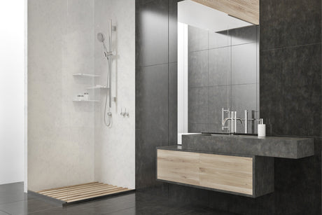 Douche d’angle marque Vipanel, panneau mural type Mat perle, couleur marbre blanc.