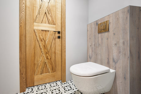 WC suspendu VIPANEL, panneau décor bois clair, couleur bois naturel, marque VIPANEL.